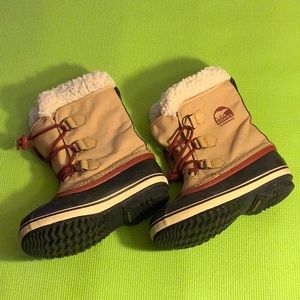 Sorel size 3 Snow boots EUC
